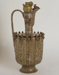 Brocca con manico e coperchio, con incisioni in oro (metallo e oro)