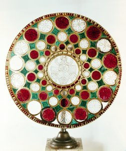 La coppa di Salomone, con un cammeo in rilievo di un re, periodo sassanide (226-651) (oro, cristallo di rocca, granato e vetro verde)