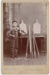 Ritratto di un aiutante carpentiere, c. 1900 (foto) da Peter Dingeldey