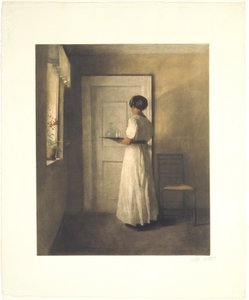 Giovane ragazza con un vassoio