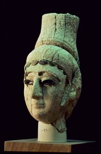 Testa di un principe o principessa di Ugarit da Phoenician