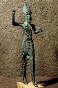 Fenicia: figurina di un dio in bronzo. Ritrovamento nel mare vicino a Selinunte, Sicilia. XIV-XIII secolo a.C. Palermo, Museo Archeologico Nazionale da Phoenician