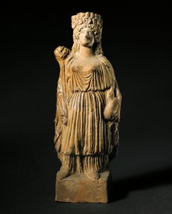 Arte fenicia: statuetta in terracotta che rappresenta la divinità Tanit. III-II secolo a.C. Madrid, Museo Archeologico Nazionale