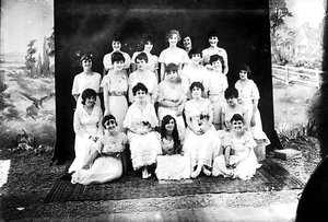 Donne su un tappeto