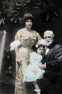 Cantante australiana Nellie Melba (1861-1931) con suo padre e una bambina non identificata. Melbourne, inizio XX secolo