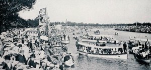 Henley on the Yarra, Melbourne, Victoria, c.1904, da Under the Southern Cross - Glimpses of Australia, pubblicato dal Department of External Affairs, Melbourne da Photographer Australian