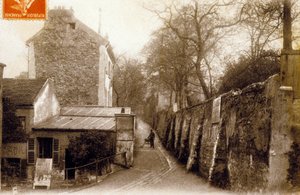 Rue Saint-Vincent, Montmartre, Parigi, c. 1900 (foto b/n) da Photographer French