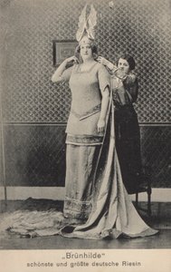 Brunilde, la più bella e alta gigantessa tedesca