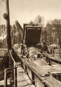 Caricamento rapido di un cannone montato su rotaia da Photographer German