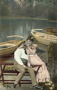 Ragazza che tira i baffi di un uomo corpulento