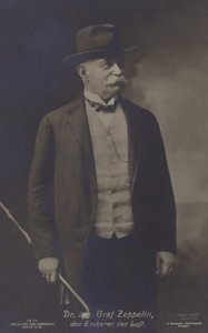 Graf Ferdinand von Zeppelin, progettista e costruttore di dirigibili tedeschi da Photographer German