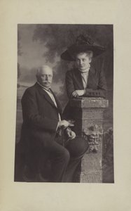 Graf Ferdinand von Zeppelin, progettista e costruttore di dirigibili tedeschi, e sua moglie Isabella da Photographer German