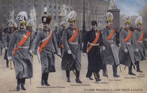 Kaiser Guglielmo II di Germania e i suoi sei figli in uniforme militare (foto colorata)