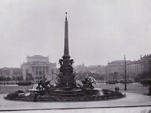 Lipsia: Mendebrunnen su Augustusplatz e Nuovo Teatro da Photographer German