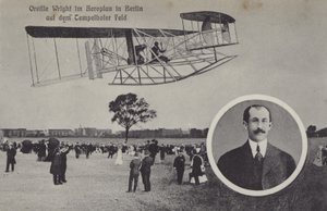 Orville Wright vola con il suo aeroplano sopra il campo d