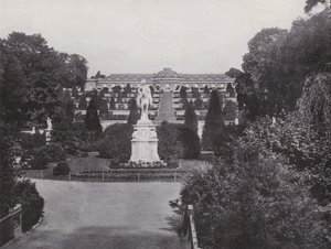 Potsdam, Monumento a Federico il Grande e vista sul Castello di Sanssouci da Photographer German