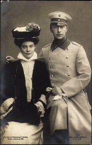 Principessa Cecilia con Principe Guglielmo, Cappotto e Cappello da Photographer German