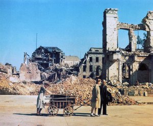 Rifugiati a Berlino, giugno 1945 (foto)