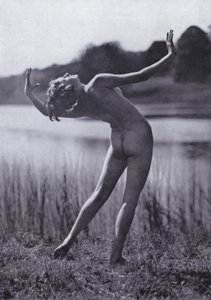 Il corpo bello, cultura fisica per donne (foto in bianco e nero) da Photographer German
