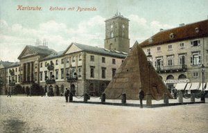 Municipio e Piramide, Karlsruhe, Germania da Photographer German