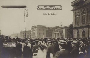 Zeppelin LZ III che vola sopra Unter den Linden, Berlino