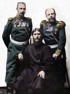 Grigory Efimovich Novykh, noto come Rasputin (1869-1916) con il Capitano von Lohman e il Principe Colonnello Putyatin. (Da sinistra a destra: Principe Mikhail Putyatin, Grigory Rasputin e Colonnello D Loman)