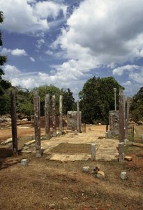 Camera delle reliquie, Mihintale, vicino ad Anuradhapura, Sri Lanka da Blaise Nicolas Le Sueur