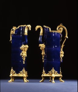 Due brocche, c.1767 da Pierre Gouthière