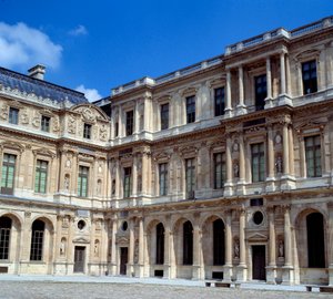 Architettura: vista del cortile quadrato al Louvre da Pierre Lescot