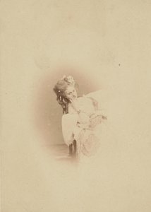 [Seduta in abito Ritrosetta], 1861-67 da Pierre Louis Pierson