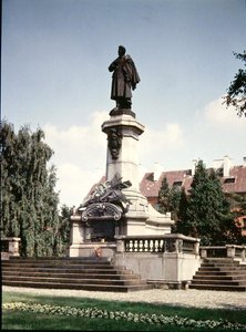 Statua di Adam Mickiewicz (1798-1855) eretta nel 1898 da Polish School