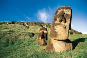 Statue Moai, Parco Nazionale Rapa Nui, Isola di Pasqua, Cile da Polynesian Polynesian