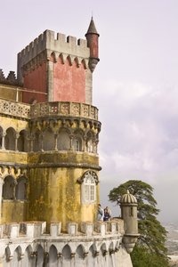 Una torre del castello da Portuguese School