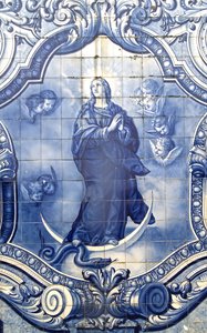 (dettaglio) Pannello Decorativo che Mostra la Vergine Maria che Schiaccia il Serpente, Lamego, Portogallo
