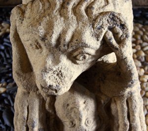 Leone che mangia un uomo, base del sarcofago di D. Afonso Pires, ex Vescovo di Porto, Lamego, Portogallo c.1372 da Portuguese School