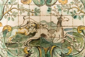 Maiolica raffigurante cani che inseguono un cervo dalla Sala della Caccia al Palacio da Praia, Belem, c.1680
