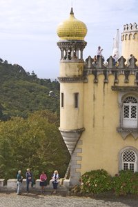 Vista di una torretta a cupola da Portuguese School