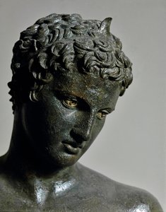Arte greca: statua in bronzo del giovane di Maratona (efebo) che rappresenta Ermes atleta adolescente attribuita allo scultore Prassitele (IV secolo a.C.), 460 a.C. - Atene, Museo Archeologico Nazionale