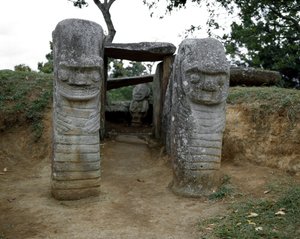 Scultura megalitica di cariatidi zoomorfe