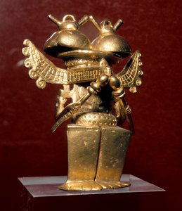 Statuetta antropomorfa in oro. 400-1400 d.C. Madrid, Museo de America