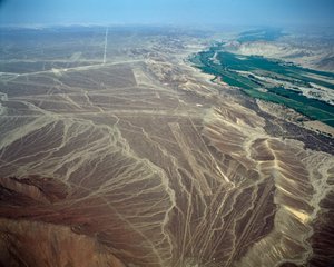 Veduta aerea delle Linee di Nazca che rappresentano una figura di uccello