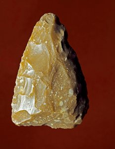 Preistoria: strumento di fabbricazione litica della cultura campignana, Gargano, Italia. Calcolitico