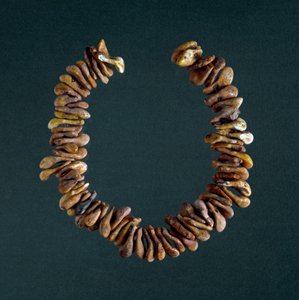 Preistoria, Età della Pietra: collana di ossa dalla grotta di Polesine, Veneto. Roma, Museo Nazionale Preistorico Etnografico Luigi Pigorini da Prehistoric Prehistoric