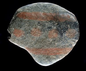 Preistoria: ciottolo dipinto del periodo aziliano. 9000 a.C. Saint-Germain-en-Laye, Museo Nazionale di Archeologia da Prehistoric Prehistoric