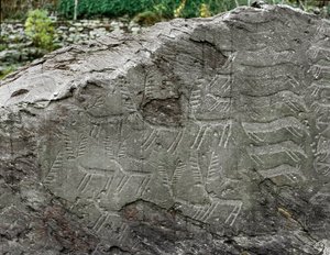 Preistoria, arte rupestre: roccia tombale con rappresentazioni di cervi, bovini. Età del rame. Periodo Eneolitico (calcolitico). Roccia n. 1. Cemmo (Brescia)