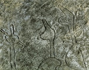 Preistoria, arte rupestre: petroglifo (graffito su pietra) di una scena di caccia. Neolitico, età della pietra. Età del bronzo. Baku, Museo Statale di Storia delle Religioni dell