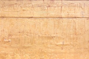 Il santuario dorato esterno della camera funeraria di Tutankhamon, Museo Egizio, Il Cairo, Egitto