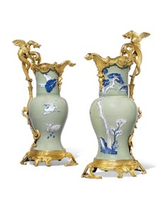 Coppia di brocche di Luigi XV, porcellana 1662-1722, montature c.1745-49