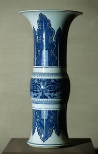 Vaso in porcellana blu e bianca da Qing Dynasty   Kangxi Period Chinese School