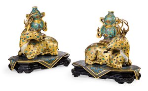 Un paio di cervi sdraiati da Qing Dynasty   Qianlong Period Chinese School